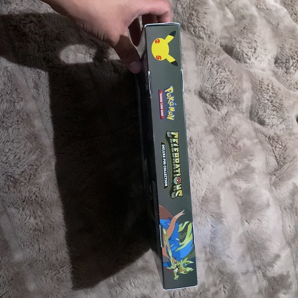 Pokémon Celebrations Deluxe Pin Collection - Picture 3 of 3